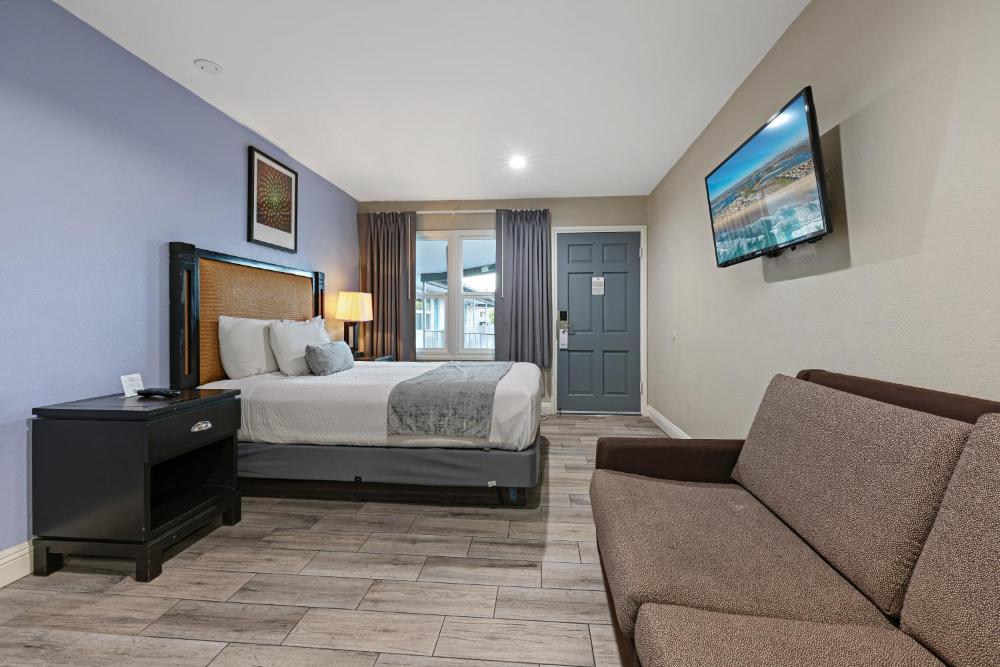 Queen Suite with Sofa Bed interior