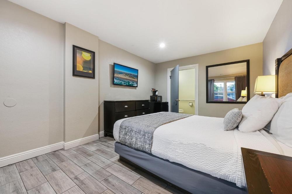 Queen Room - Disability Access interior
